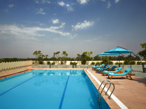 比拉斯布尔万怡酒店