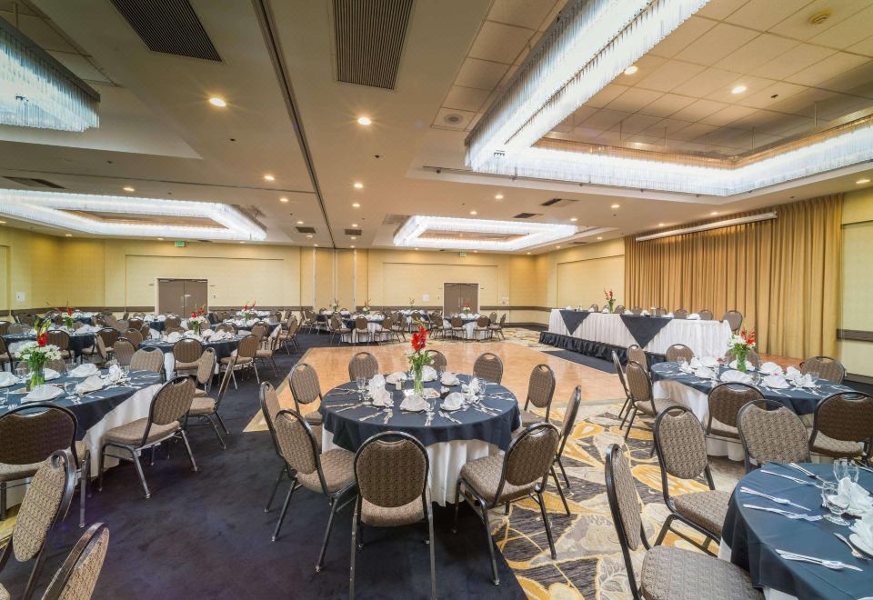 Radisson Hotel Santa Maria Hotel Overview