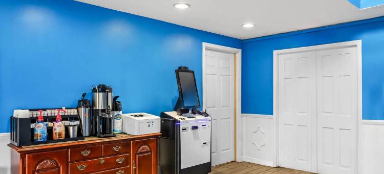 森林之城温德姆呗盟套房酒店(Baymont by Wyndham Forest City)图片