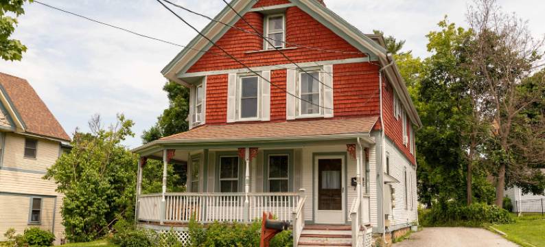 Bright and Airy Living Space with Luxurious Comfort - Charming Retreat图片