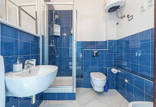 Thanit Rooms Hotel Overview