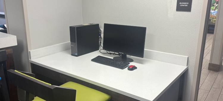 托玛红屋顶旅馆(Red Roof Inn & Suites Tomah)图片