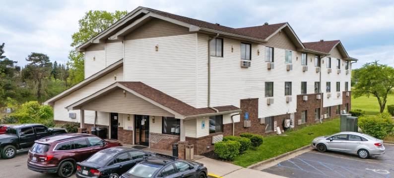 密歇根兰辛OYO超级旅馆(Super Inn by OYO Lansing MI)图片