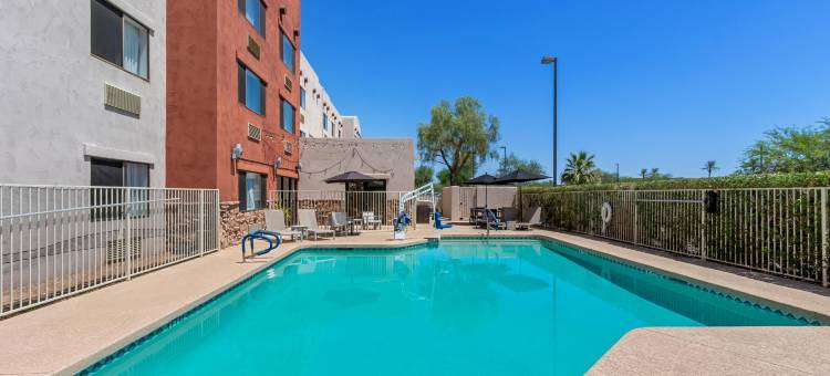 西菲尼克斯古德伊尔红狮套房酒店(Red Lion Inn & Suites Goodyear Phoenix)图片