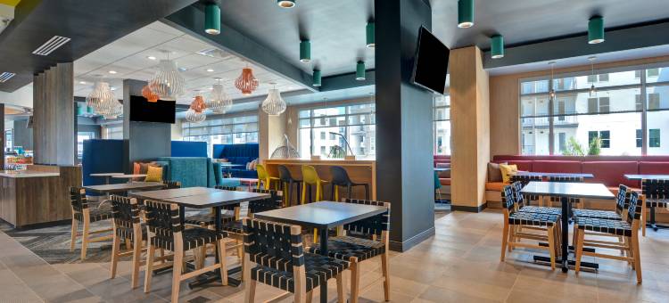 圣彼得堡市中心中央大街希尔顿特鲁酒店(Tru by Hilton St. Petersburg Downtown Central Ave)图片
