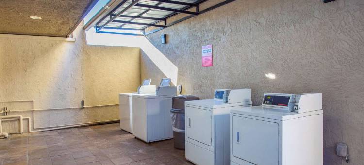 埃斯孔迪多市中心套房及伊克诺旅馆(Econo Lodge Inn & Suites Escondido Downtown)图片