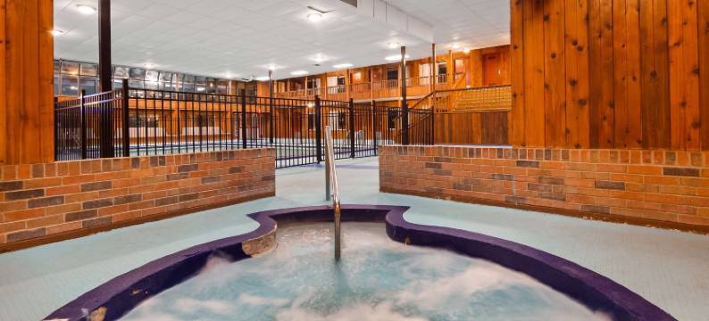 斯特吉斯小屋及套房酒店(Sturgis Lodge and Suites)图片