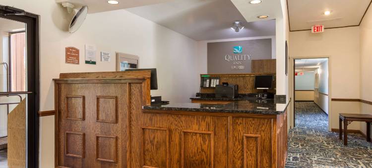 佩托斯基-哈伯斯普林斯凯艺酒店(Quality Inn Petoskey-Harbor Springs)图片