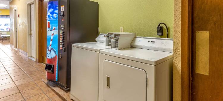 牛顿伊克诺旅馆(Econo Lodge Inn & Suites)图片