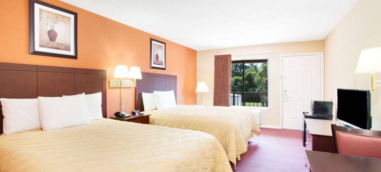 德芙尼亚克斯普林斯温德姆速8酒店(Super 8 by Wyndham Defuniak Springs)图片