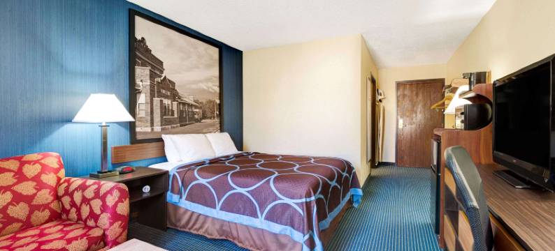 哈钦森温德姆速8酒店(Super 8 by Wyndham Hutchinson)图片