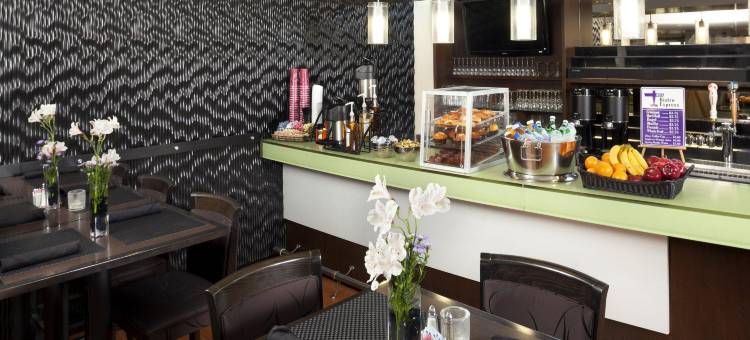 纽瓦克机场希尔顿欢朋酒店(Hampton Inn Newark Airport)图片