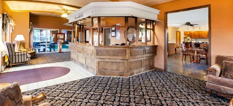 麦基诺市水滨华美达酒店(Ramada by Wyndham Mackinaw City Waterfront)图片