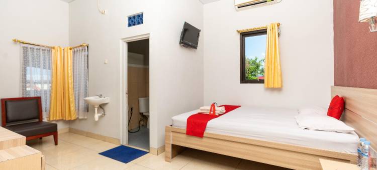 红多兹Plus酒店@万鸦老普莫罗路(RedDoorz Plus @ Jalan Pumorow Manado)图片