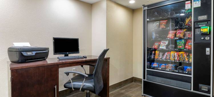 舒适酒店及套房印第安纳波利斯西北 - 学院公园(Comfort Inn & Suites Indianapolis Northwest - College Park)图片