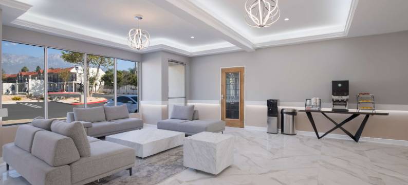 阿普兰安大略北贝斯特韦斯特SureStay Plus酒店(SureStay Plus Hotel by Best Western Upland Ontario North)图片