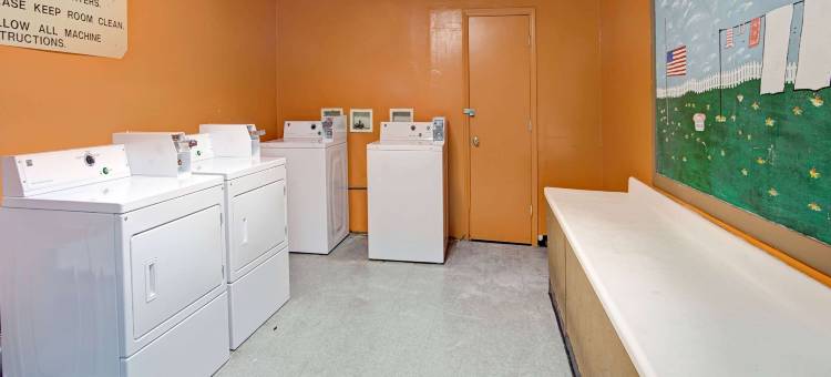 查尔斯顿机场西戴斯温德姆套房酒店(Days Inn & Suites by Wyndham Charleston Airport West)图片