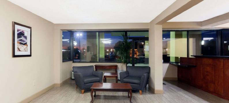 克拉克斯维尔东北速8酒店(Super 8 by Wyndham Clarksville Northeast)图片