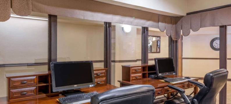 布里奇波特戴斯套房酒店-克拉克斯堡(Days Inn & Suites by Wyndham Bridgeport - Clarksburg)图片