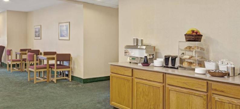 艾尔克格罗夫村温德姆豪生套房酒店(Howard Johnson by Wyndham Elk Grove Village/Chicago O'Hare)图片