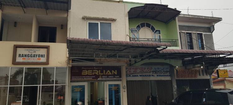 OYO 93264伊斯兰真理宾馆(OYO 93264 Penginapan Syari'ah Berlian)图片
