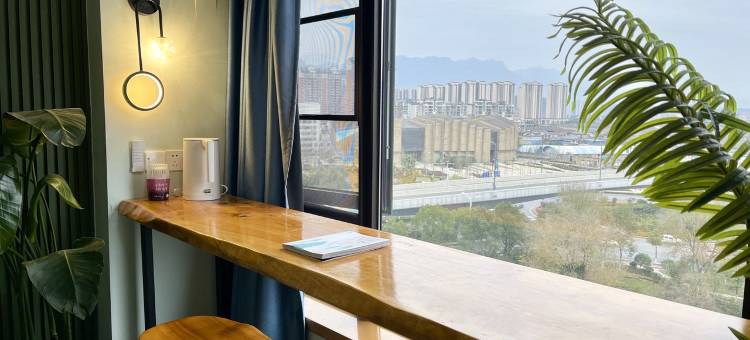 熊窝设计师民宿(子午西路分店)图片