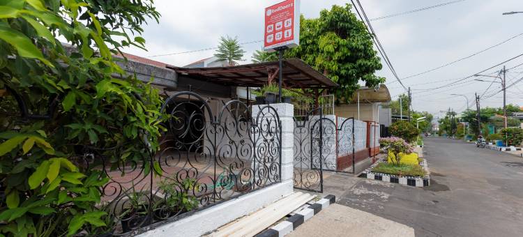 红门酒店@奥苏科公寓苏科马农加尔贾亚(RedDoorz at Osuko Residence Sukomanunggal Jaya)图片