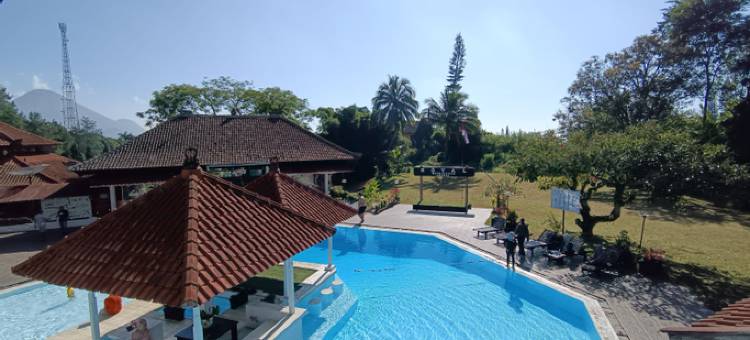 Royal Hotel and Villas Trawas图片