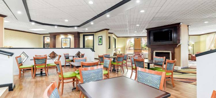 品质酒店及套房佛罗伦萨市民中心(Quality Inn & Suites Civic Center)图片