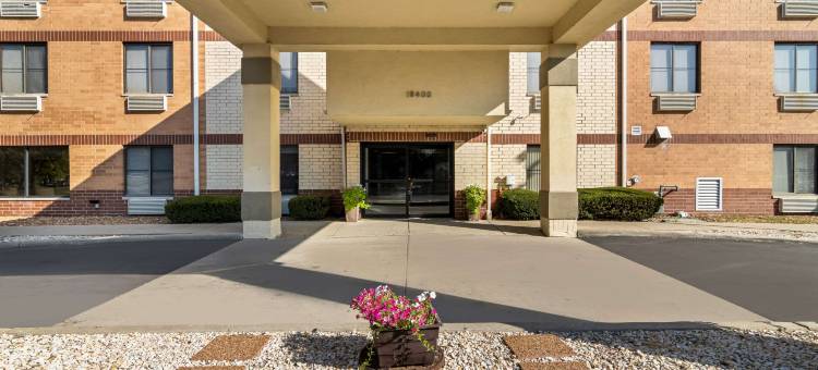 廷利帕尔克圆形剧场舒适套房酒店(Comfort Inn & Suites Near Tinley Park Amphitheater)图片