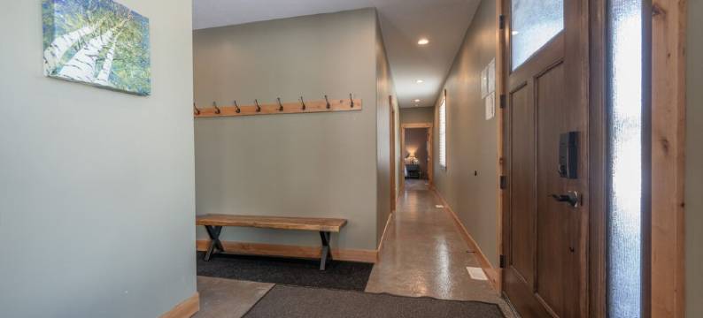 Yellowstone Cabin + Hot Tub + Fire Pit + Heated Garage + 3 on-Suite Bedrooms图片
