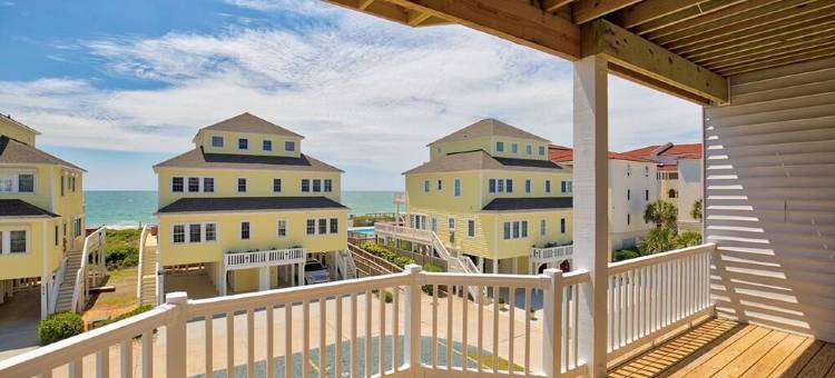 海滨，距沙滩和海浪仅数步，豪华，配有泳池、电梯，6卧室度假屋(Luxurious Oceanside w/pool, elevator, 6 BR, steps from the sand and surf)图片