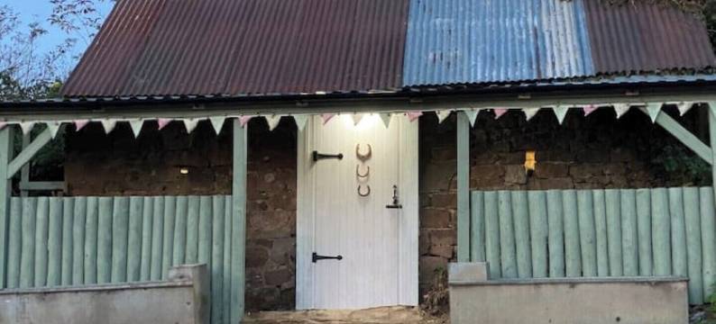 The Hut on the Hill - hottub, heating & stable.图片