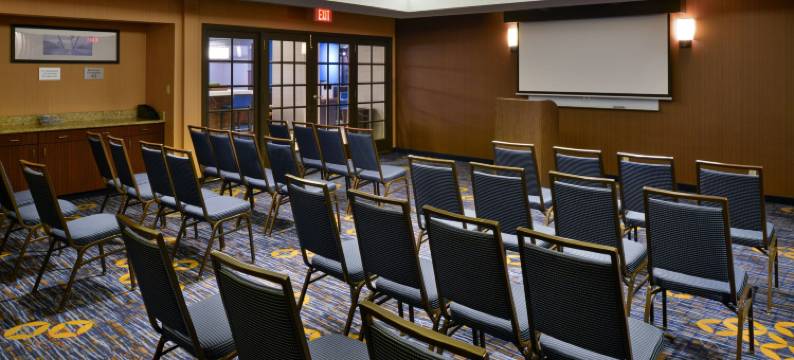 底特律乌蒂卡万怡酒店(Courtyard Detroit Utica)图片