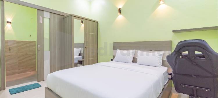 希瓦家园沙利亚红伙伴靠近阿伦阿伦特加尔(Shiva Home Syariah RedPartner Near Alun Alun Tegal)图片