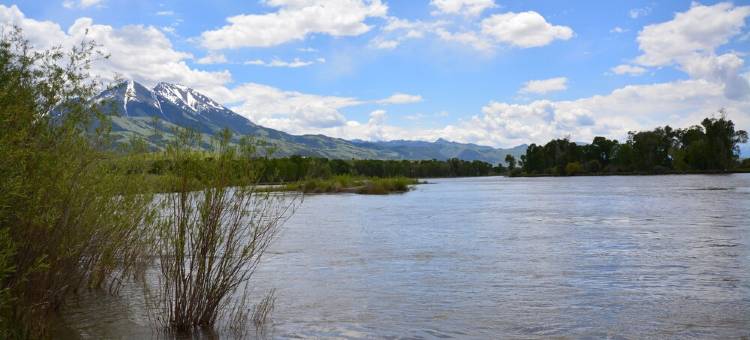 黄石河景公寓，历史牧场距黄石公园10分钟(Yellowstone River View Condos, 10 min to Yellowstone Park on Historic Ranch)图片