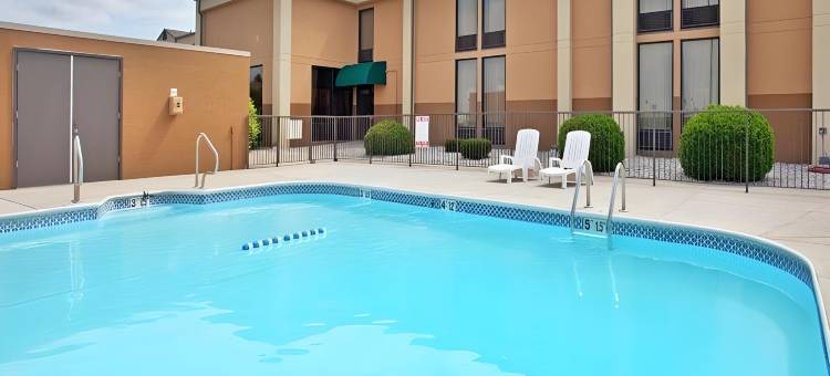 Holiday Inn Express 马什菲尔德(斯普林菲尔德区)(Holiday Inn Express MARSHFIELD (SPRINGFIELD AREA) by IHG)图片