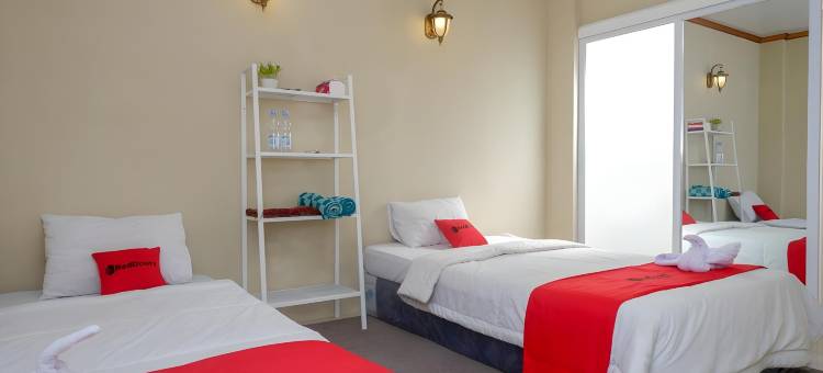 红门酒店沙利亚靠近门多罗车站沃诺索博 2(RedDoorz Syariah Near Terminal Mendolo Wonosobo 2)图片