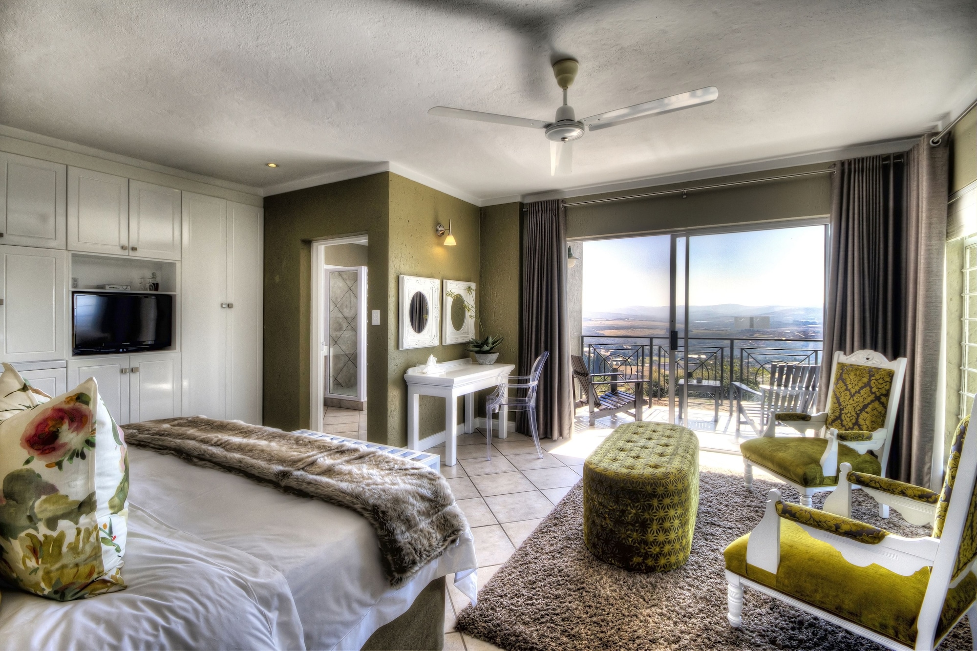 Loerie's Call GuesthouseOver view