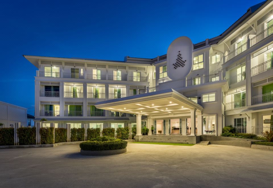 Chada@NakhonHotel Overview