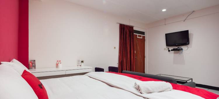 克拉帕加丁附近瑞德多兹普拉斯酒店(RedDoorz Plus Near Mall Kelapa Gading)图片