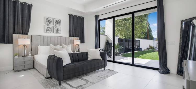 卡利法别墅 - 度假村风格生活，带私人泳池、水疗和剧院(Villa Califa - Resort-style Living w/ Private Pool, Spa & Theater)图片