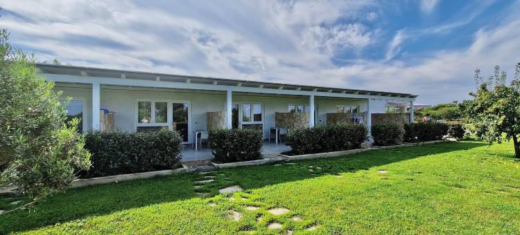 靠近斯廷蒂诺的带游泳池酒店(Hotel with swimming pool near Stintino)图片