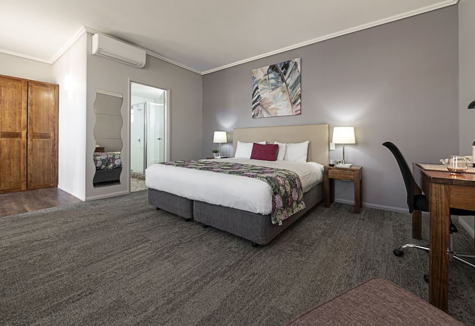 Coachmans Inn WarwickHotel Overview