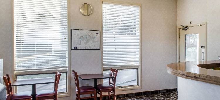 州立学院大学附近罗德威酒店(Rodeway Inn State College - Near University)图片