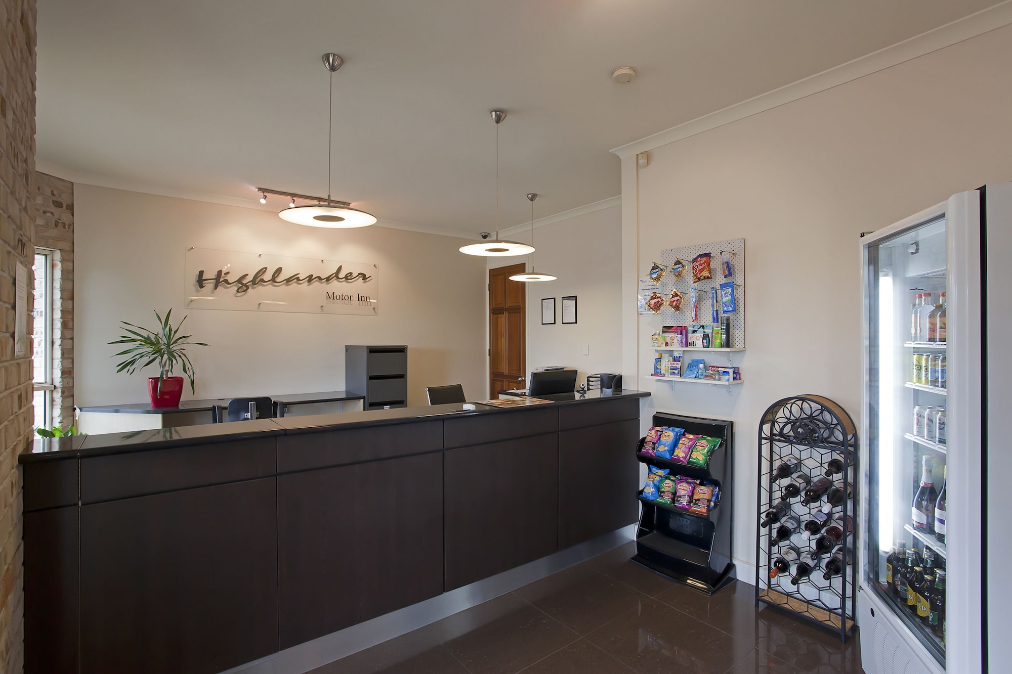 Highlander Motor InnOver view