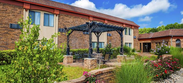 堪萨斯城机场北郊区套房酒店(Suburban Studios Kansas City Airport North)图片