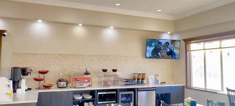 魁斯内尔温德姆华美达酒店(Ramada by Wyndham Quesnel)图片