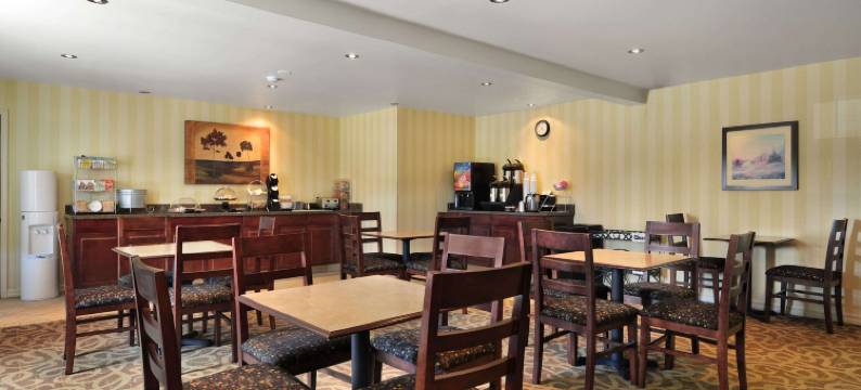 锡姆科Travelodge by Wyndham酒店(Travelodge by Wyndham Simcoe)图片