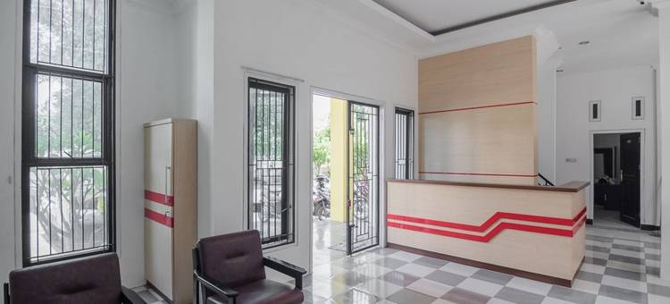 瑞德多兹酒店 - 近占碑苏丹塔哈机场(RedDoorz Syariah Near Sultan Thaha Airport Jambi)图片